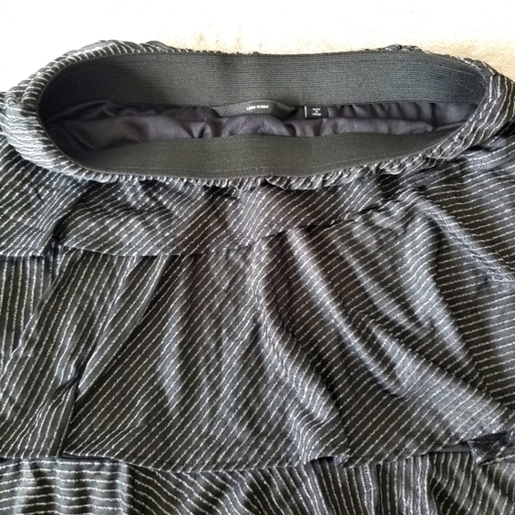 Vero MODA Metallic Striped Tiered Ruffle Mini Skirt - Picture 5 of 11